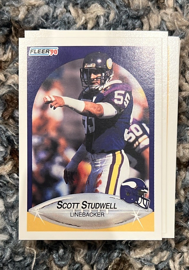 1990 Fleer Scott Studwell (Minnesota Vikings) #106