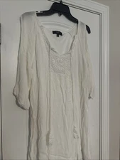 Naif women’s size petite extra large white cut out sleeve embroidered tunic