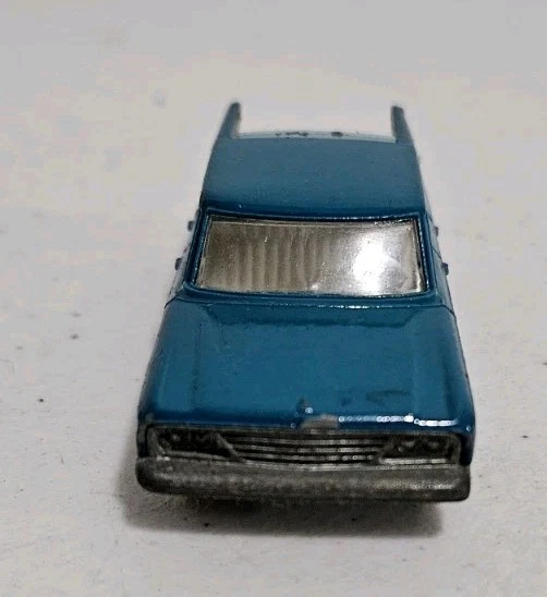 Matchbox Lesney #42 Studebaker Lark Wagonaire with Hunter And Dog Figures - Image 2 of 4