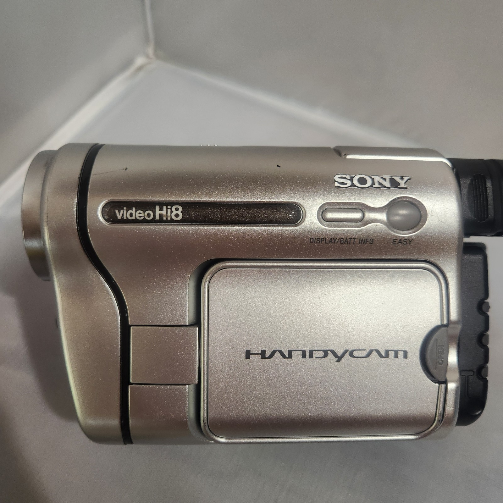 Sony Hi8 Handycam CCD-TRV138 Camcorder with Nightshot Tested Working-image