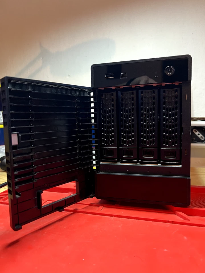 Netgear ReadyNAS 104 NAS Compatto per 4 Dischi da 3.5 pollici - ARM CPU - Immagine 3 di 4