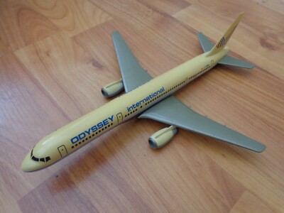 1:200 Herpa Boeing 757 Odyssey International Kunststoff-Flugzeug Modell