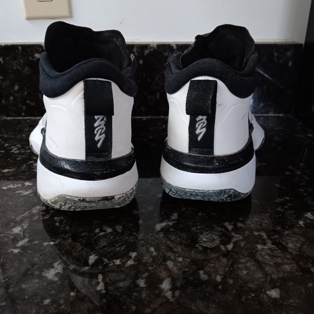 Jordan Zion 1 TB White Black US 7.5 Price According To W & T View 4