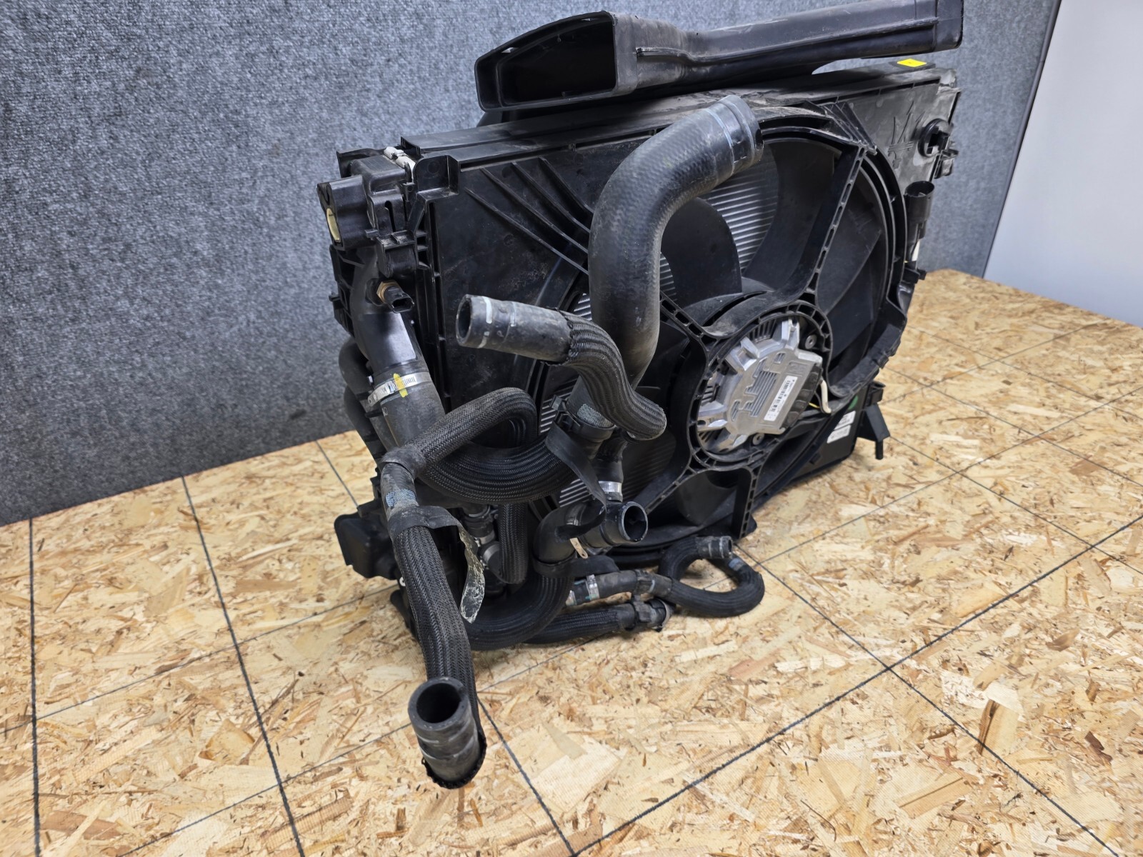 RADIATOR CONDENSER ENGINE FAN CLIP OEM 40K 13-16 MASERATI GHIBLI S QUATTROPORTE