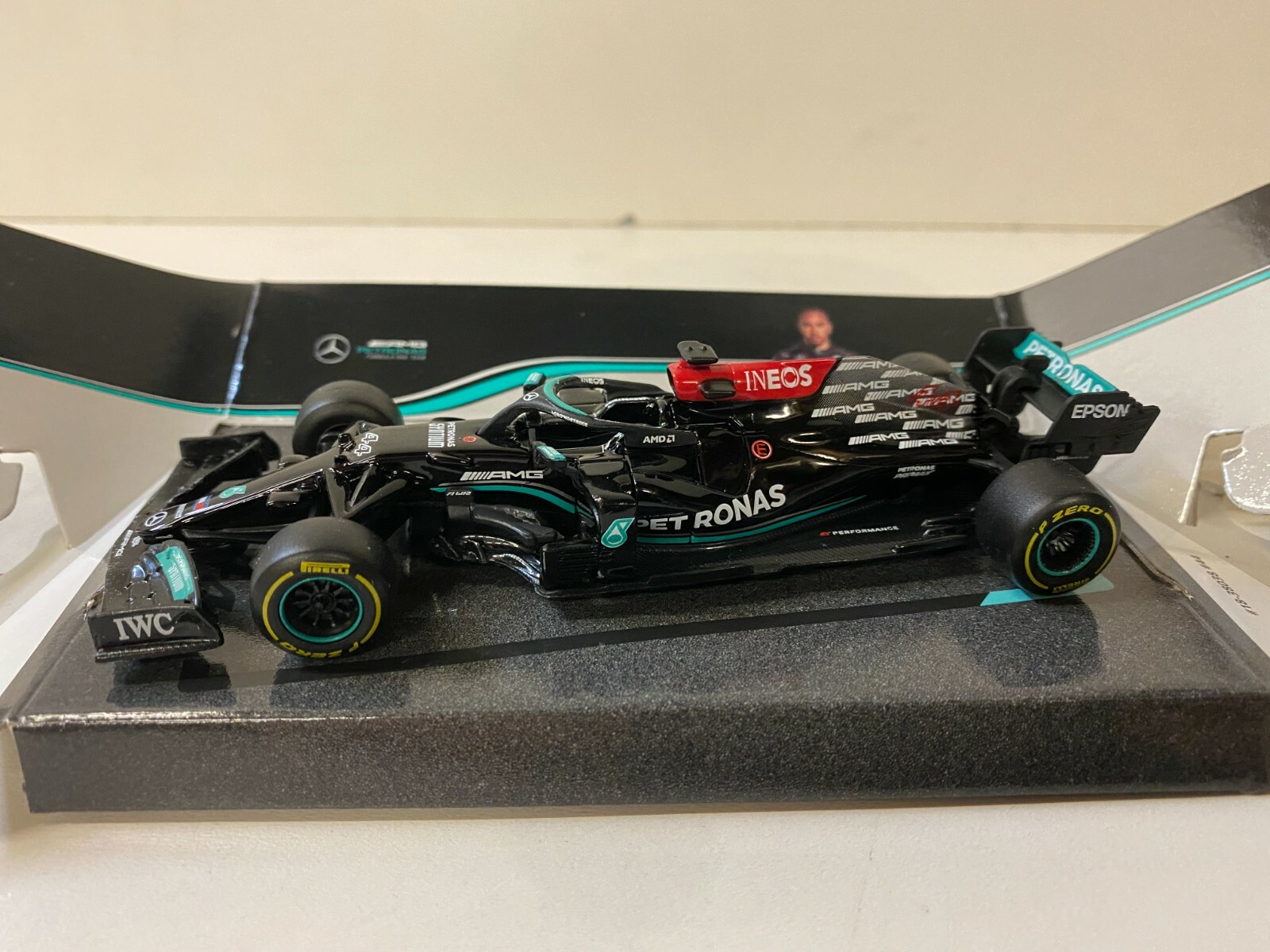 Mercedes AMG W12 E, 44 Lewis Hamilton 2021, Bburago F1 Modell Modellauto 143 