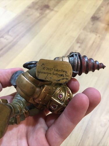 Rare Big Daddy 3" vinyl figure 2017 Take Two Bioshock loot crate exclusive - Picture 8 of 9