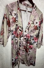 Womens Satin Lace Short Floral Robe Size Medium ~ GORGEOUS