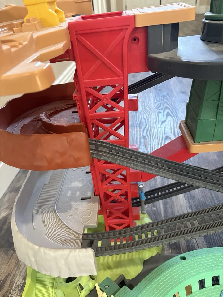 Thomas & Friends Juego de Pistas de Juguete Multinivel, Trenes y Grúas Super Torre Foto 4 de 4