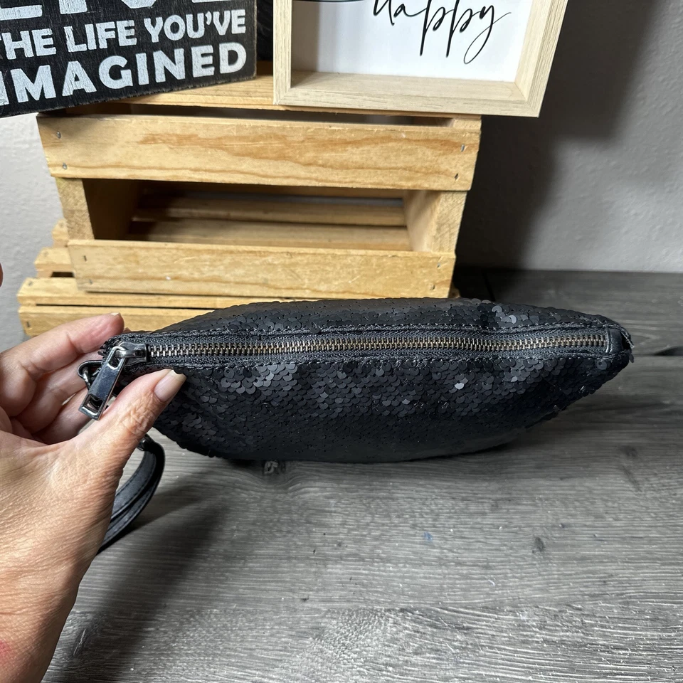 Pulsera MERONA Negra Lentejuelas Forrada Cremallera Correa Usada en Excelente Condición Foto 2 de 4