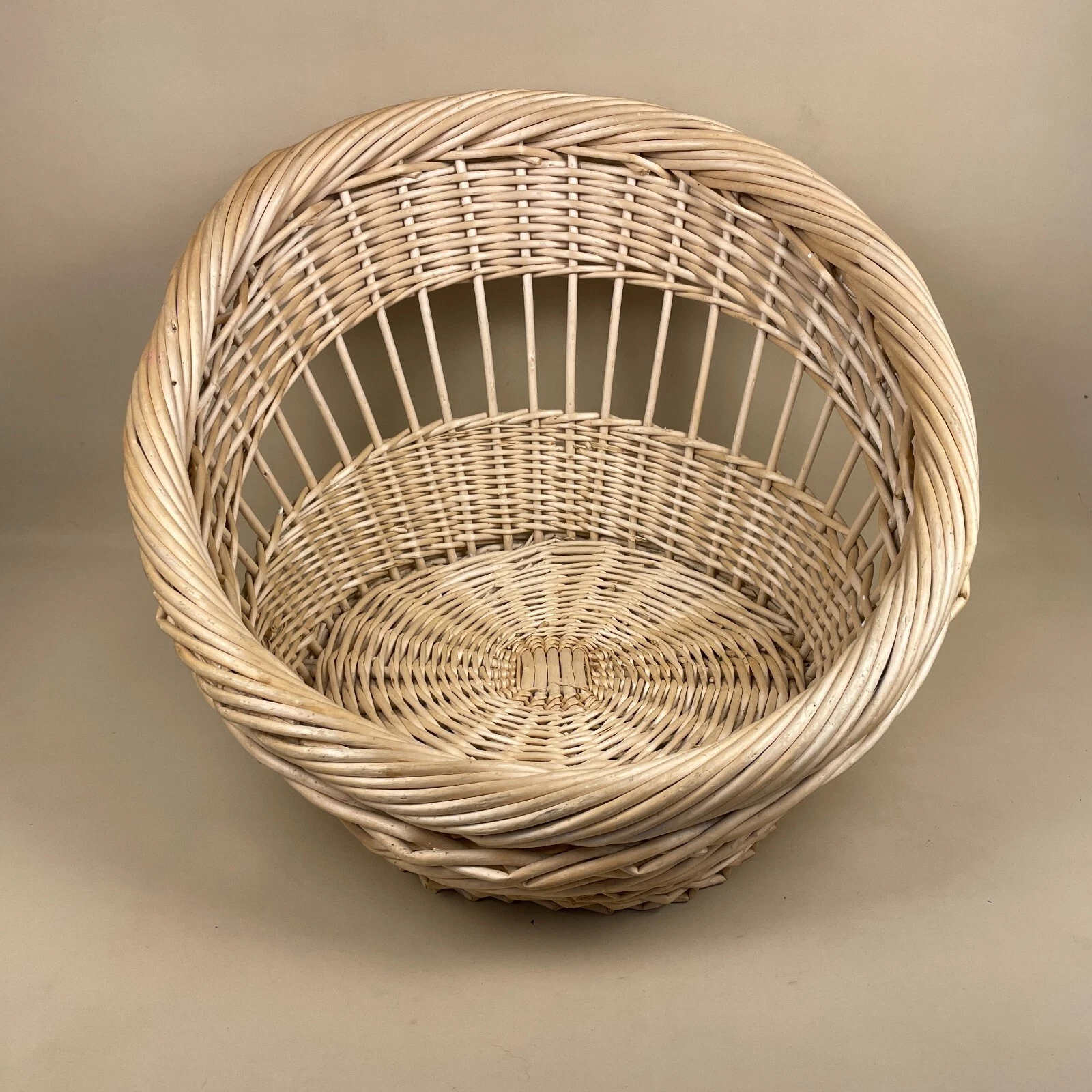 Vintage Small Dog / Cat Bed Basket Woven Wicker Oval Pet Cottage Rustic Puppy