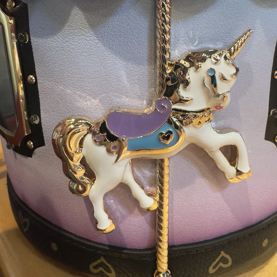 Bolso Bandolera Preamado BETSEY JOHNSON Kitsch Spin Me Carrusel LIGHTS UP Unicornio Foto 4 de 4