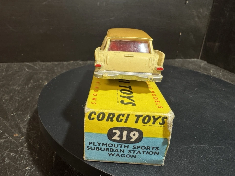 1960-63 Corgi Spielzeug - 219 PLYMOUTH SPORTS SUBURBAN WAGON - cremefarben - OVP - Bild 4 von 4