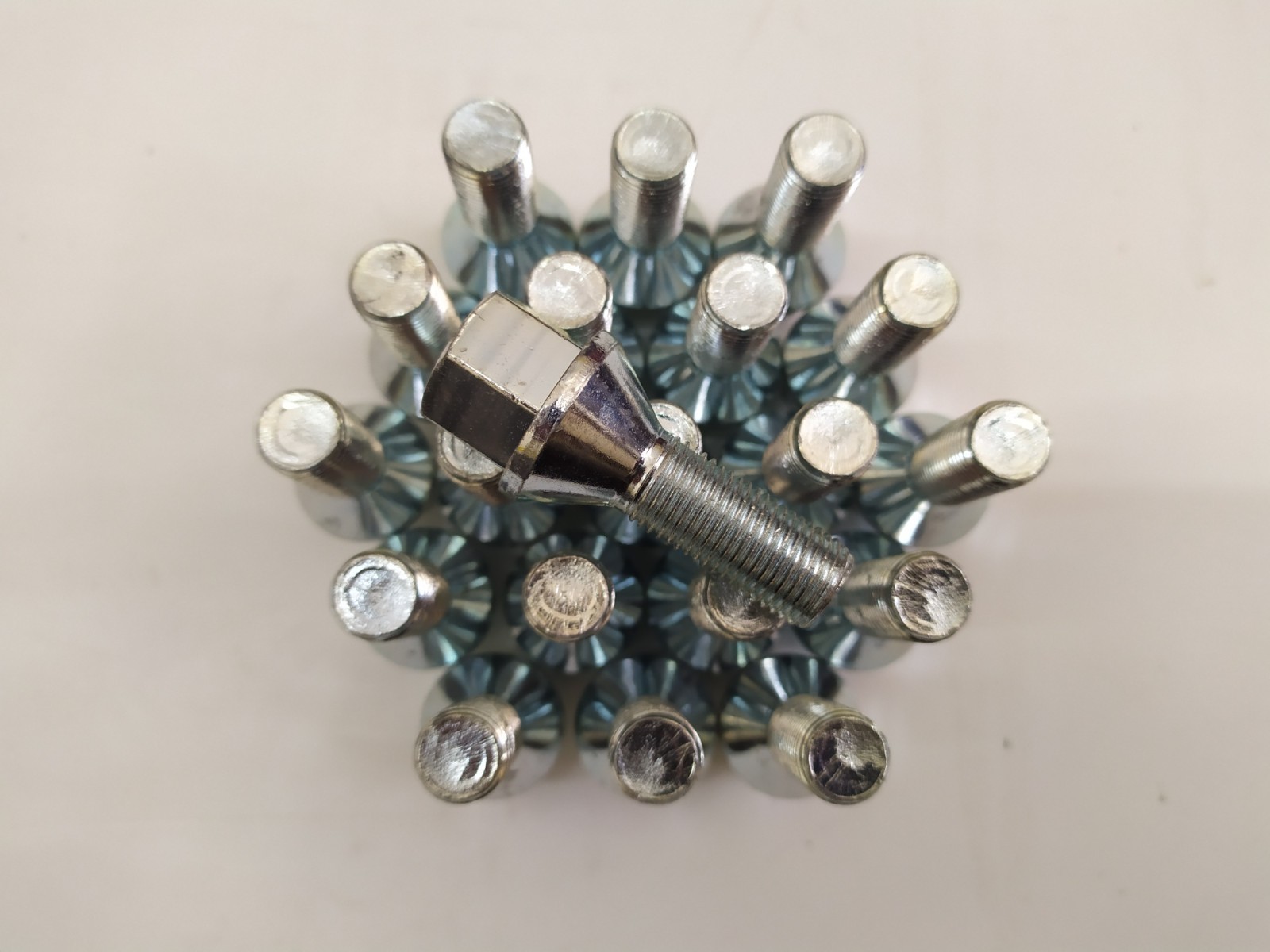 Kit di 16 Bulloni per Cerchi in Lega , Misure 12x1.25x28 K17 Conici foto 6