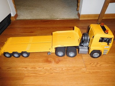 Bruder MAN 2002 Yellow Low Loader Semi Trailer Truck Made In Germany