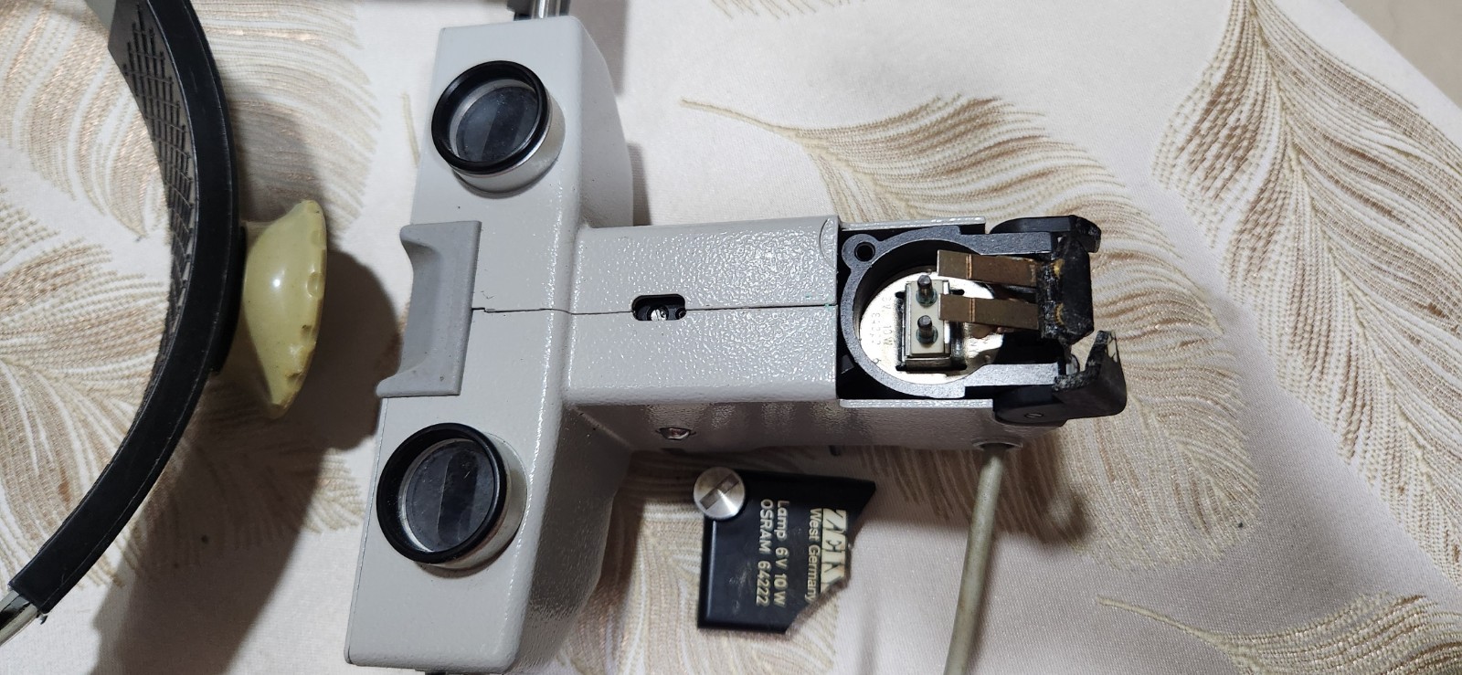 Carl Zeiss OPMI Surgical Microscope Binocular Head Illuminator with Bulb.Read.