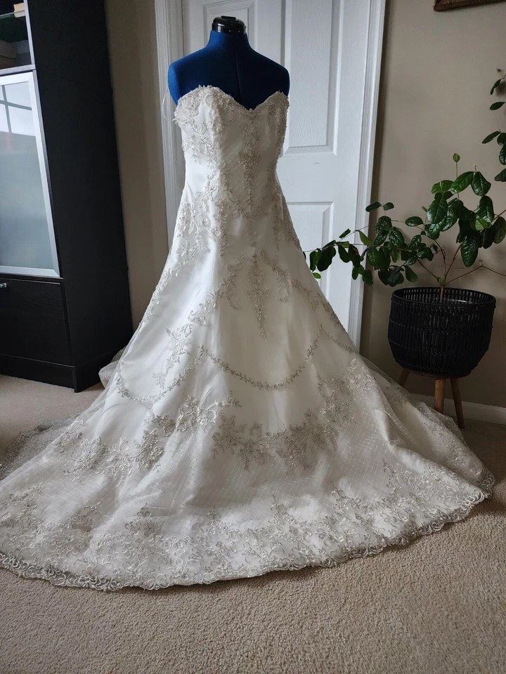 Wedding Dress-Sottero and Midgley-Sz.18-Ivory Pweter Accent - Image 2 of 4