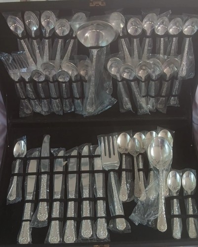 40 pc Wm Rodgers And Bros. Silver Plated Flatware Set With Case - Picture 2 of 3