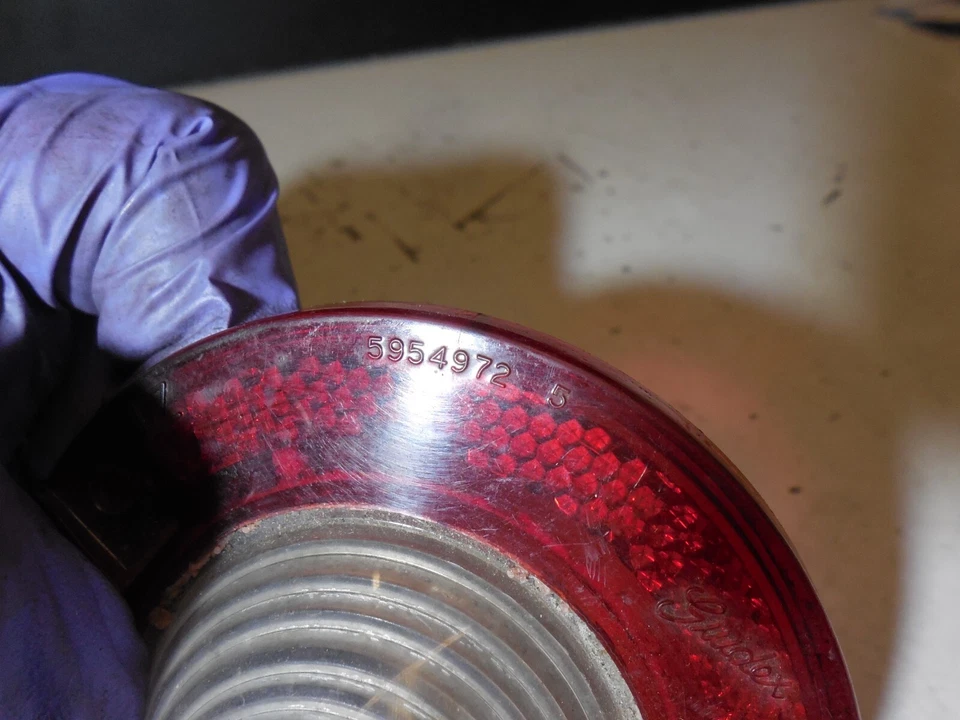 Направляющая объектива заднего фонаря 5954972 RB64 1964 Chevrolet Corvair Impala - Изображение 4 из 4