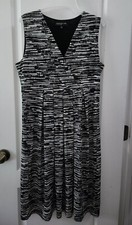 Jones New York Women's  V-Neck Sleeveless Knee Length Dress Black/white  Size M