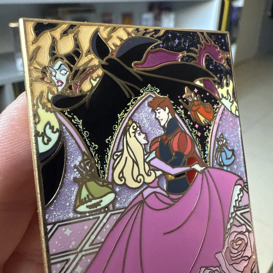 Prendedor esmaltado fantasía Disney de la Bella Durmiente edición limitada Foto 2 de 4