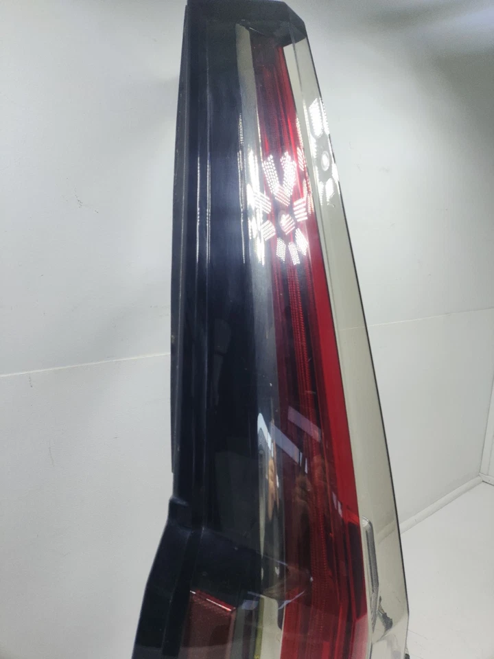 Luz trasera LED 2015-20 Cadillac Escalade ESV conductor izquierdo OEM 22803020 Foto 3 de 4