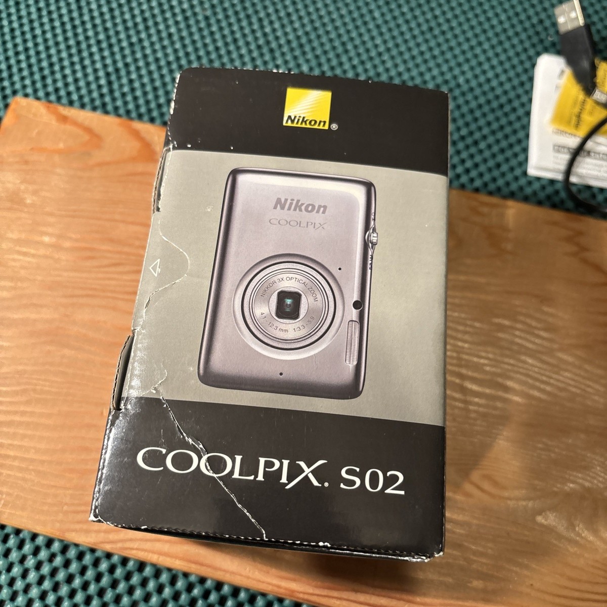 Nikon COOLPIX S02 13.2 MP Digital Camera Blue ***Box & Inserts