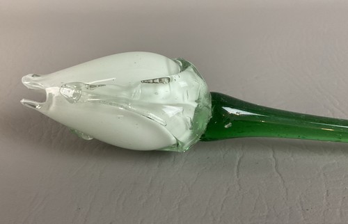 ART GLASS WHITE BULBOUS LONG STEM GLASS FLOWER 11 7/8"