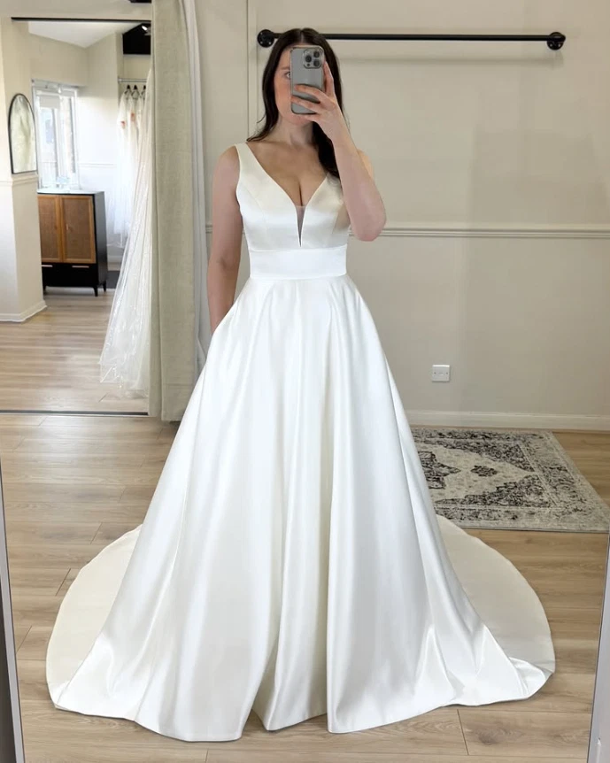 Elegantes Vestidos de Novia con Bolsillos Laterales Blanco Marfil Satinado Línea A Vestidos de Novia Foto 2 de 4