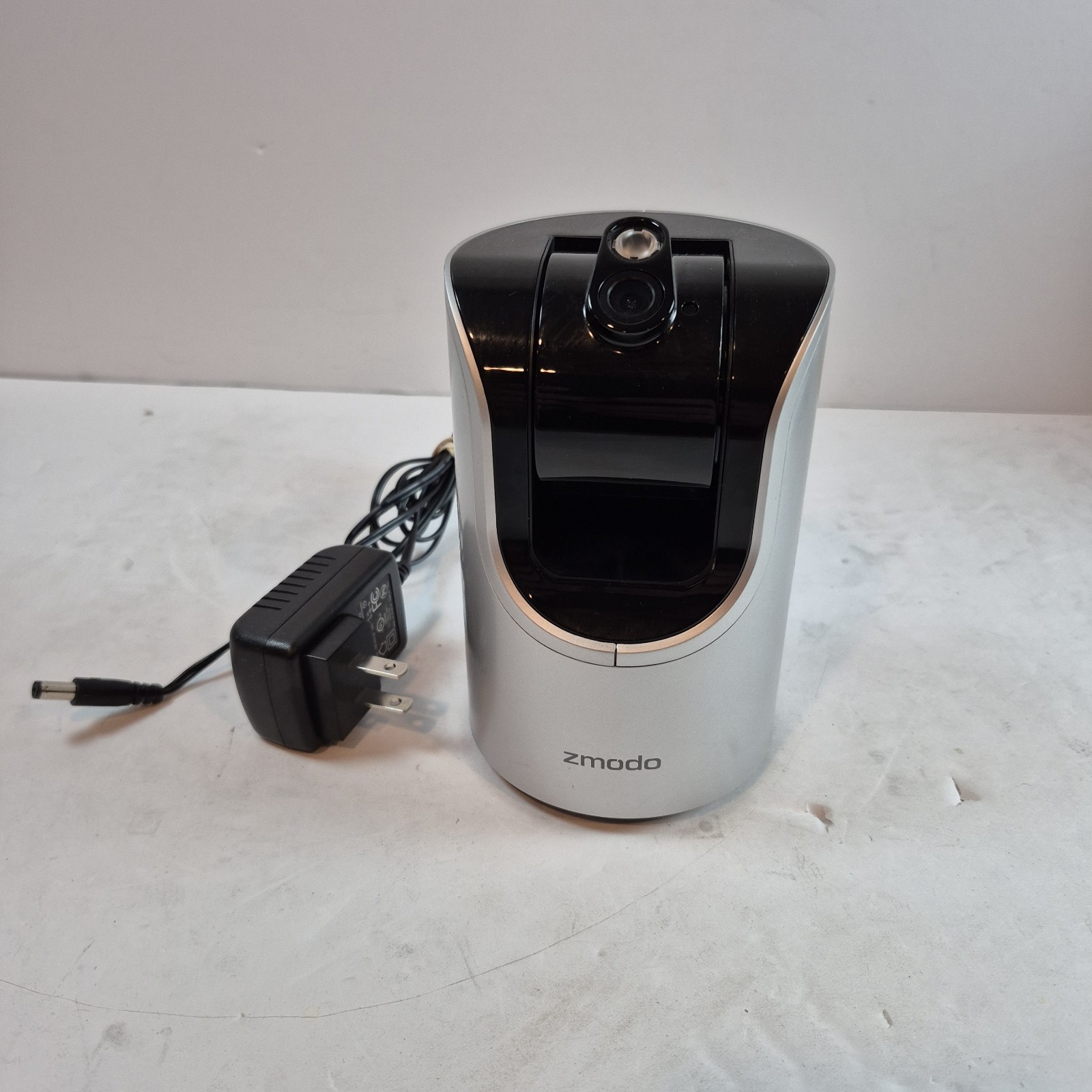 Zmodo Smart Pan & Tilt WiFi Security Camera ZH-IZV15-WAC Wireless IP Monitor