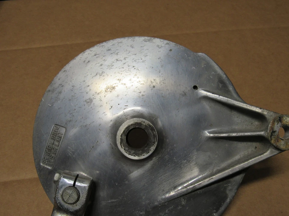 Panel de cubo de tambor de freno trasero Suzuki GS450L 1982 64210-44060 Foto 2 de 4