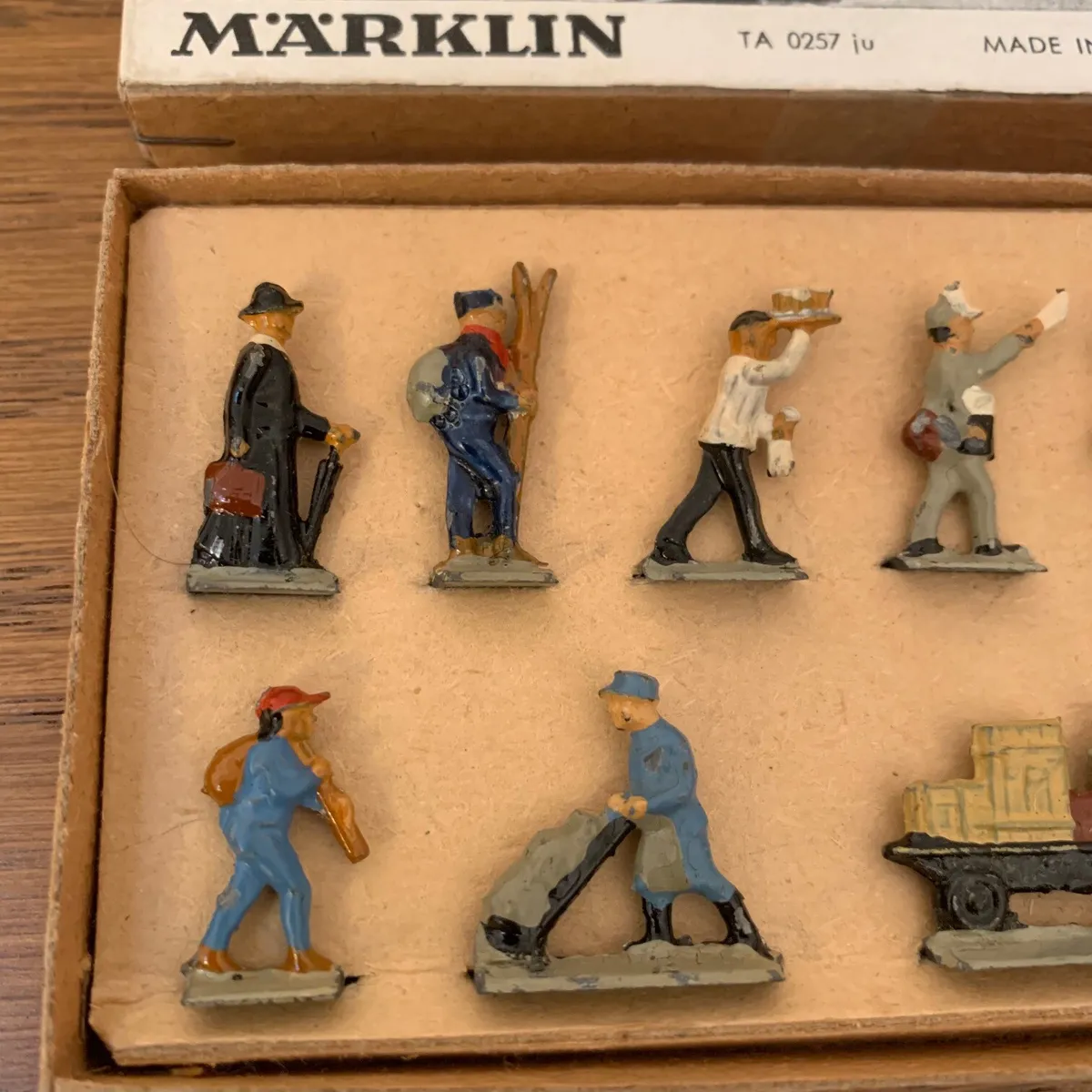 Vintage Marklin 0202 HO Station Figures set, Die Cast, Scarce, w/box  Germany