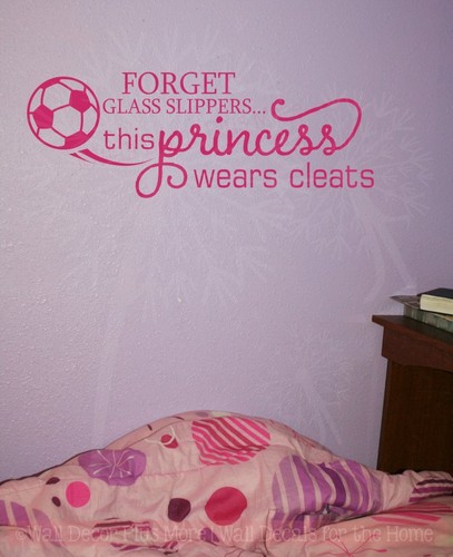 Esta princesa usa botines calcomanías de pared de fútbol vinilo letras arte niña decoración cotización - Imagen 11 de 12