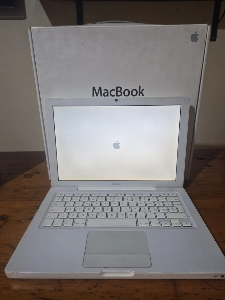 NOTEBOOK APPLE MacBook A1181 13" Intel Core 2 Duo 2,2Ghz DDR2 4GB HDD 500GB - Immagine 2 di 4