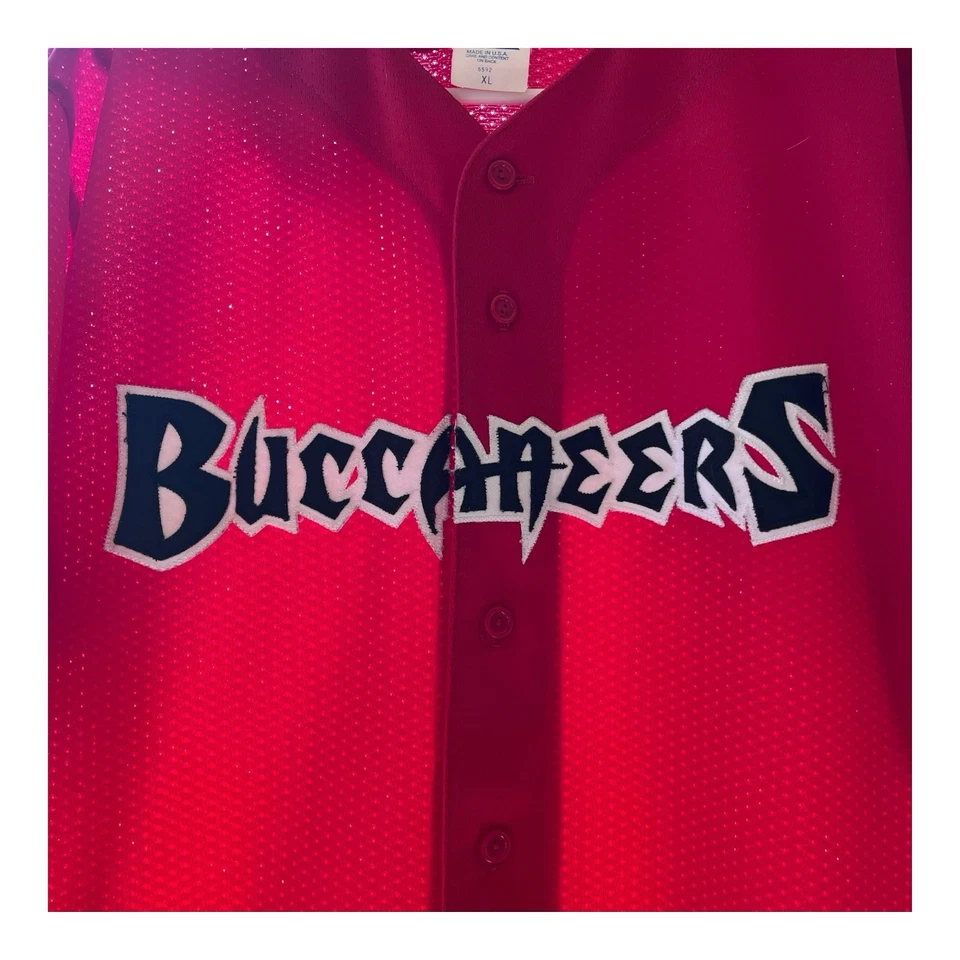 Camiseta Roja de Béisbol Tampa Bay Buccaneers NFL XL - Hecha en EE. UU. - De Colección Rara Foto 2 de 4