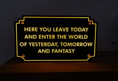 USB LED Leuchtkasten - Disneyland Eingangsschild | Here You Leave Today
