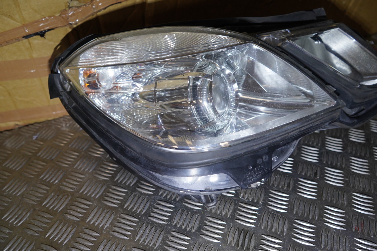MERCEDES E Class Headlight Right Side A2128200461 2011 W212 for 