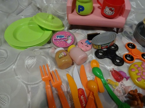 grand lot= fillette jeux cuisine plus de 30piéces ,fauteuil,jeu de cartes etc. - Bild 3 von 6