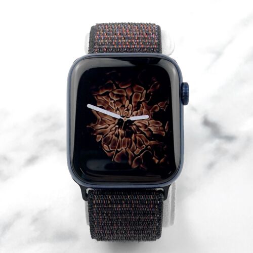 Apple Watch Series 6 44mm niebieski aluminium z czarną nylonową pętlą GPS - Zdjęcie 3 z 7