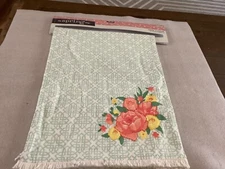 SPRING SHOP TABLE RUNNER 13 IN X 72 IN GREEN WHITE FLOWER NEW