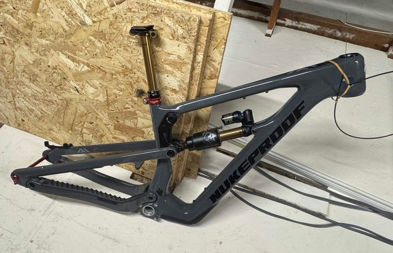 NUKEPROOF Mega 290 Carbon Frame s Small Rockshox Deluxe Select+ Shock Headset BB