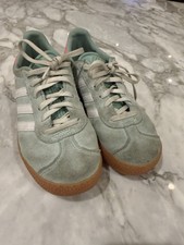 adidas girls Suede Sneaker Light green and pink size 4
