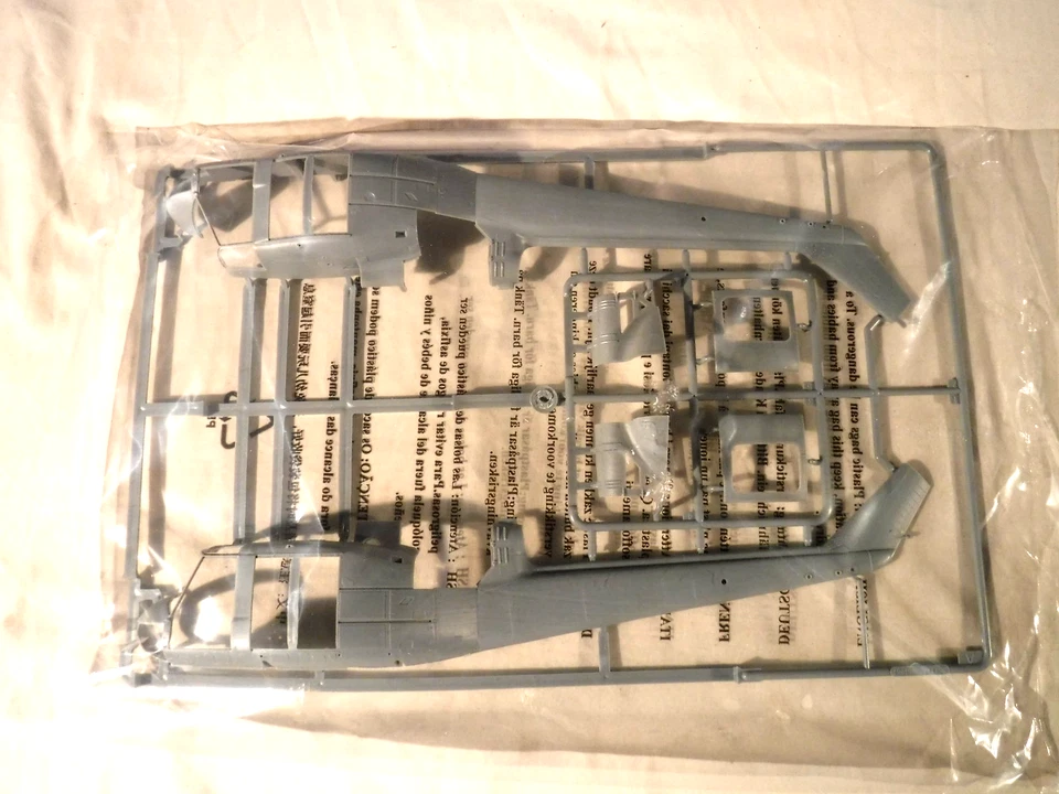 Trompetista 1/35 UH 1B Huey Gunship PE piezas y marcas 4/3 versiones # 05112 Foto 4 de 4