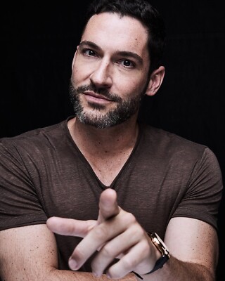 SEXY TOM ELLIS 8x10 PHOTO *