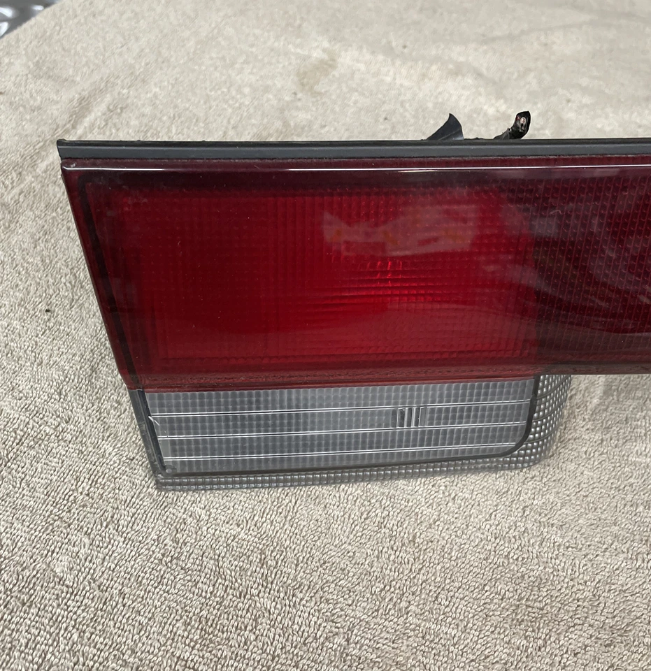 95-99 SUBARU LEGACY TRUNK TAIL LIGHT TAILLIGHT CENTER LAMP oem - Image 4 of 4