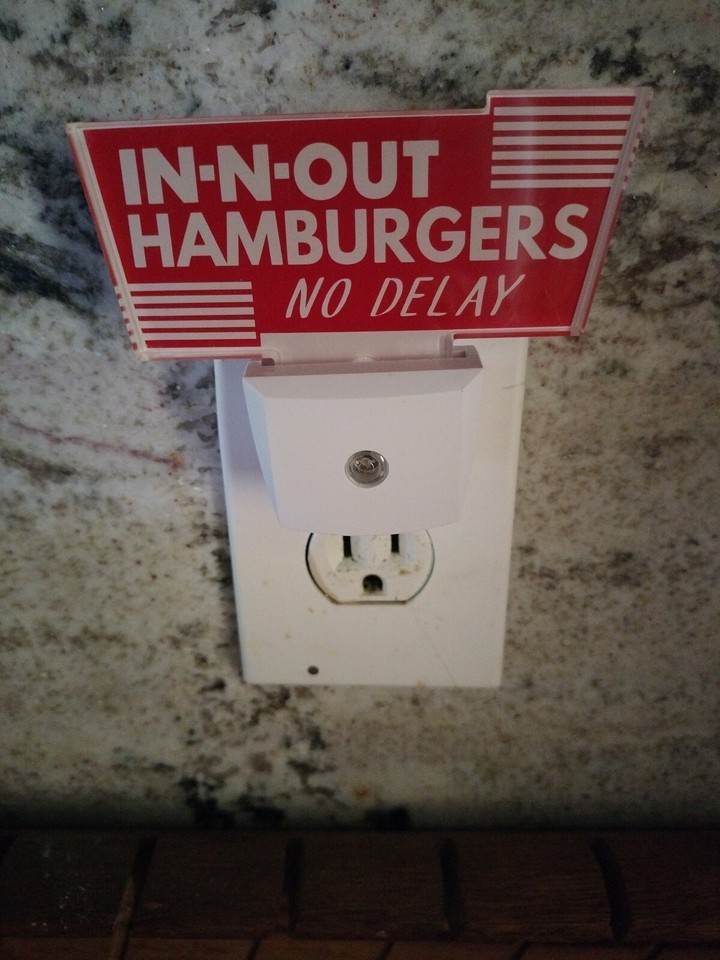 INNOUT Burger Night Light No Delay Sign LED Light Plug In Christmas
