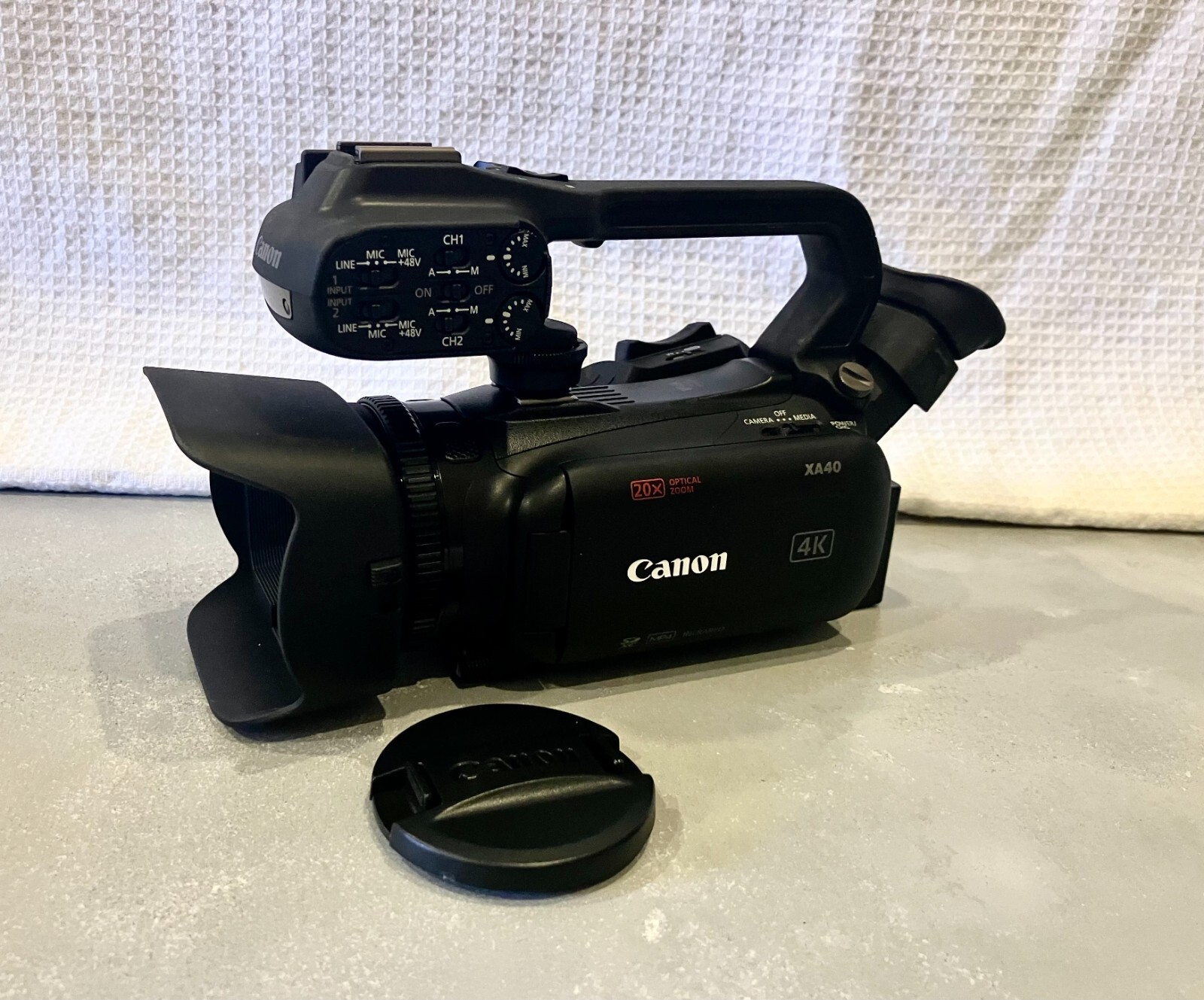 Canon XA40 Professional Camera Black + Case & Battery Charger