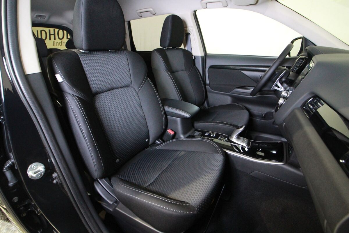Mitsubishi Outlander 2,4 PHEV Inform+ CVT 4WD