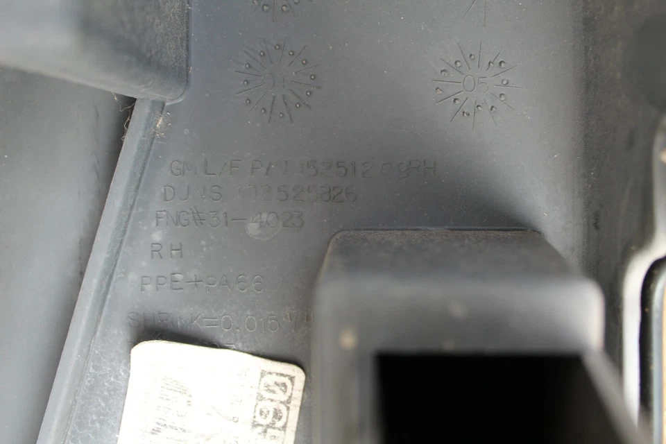 06-10 Hummer H3 LT BLUE Passenger Right Fender Cowl Cap 15251209 Air Inlet Duct - Image 3 of 3