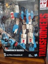Transformers Generations Combiner Wars Leader Class Ultra Magnus with mini bot