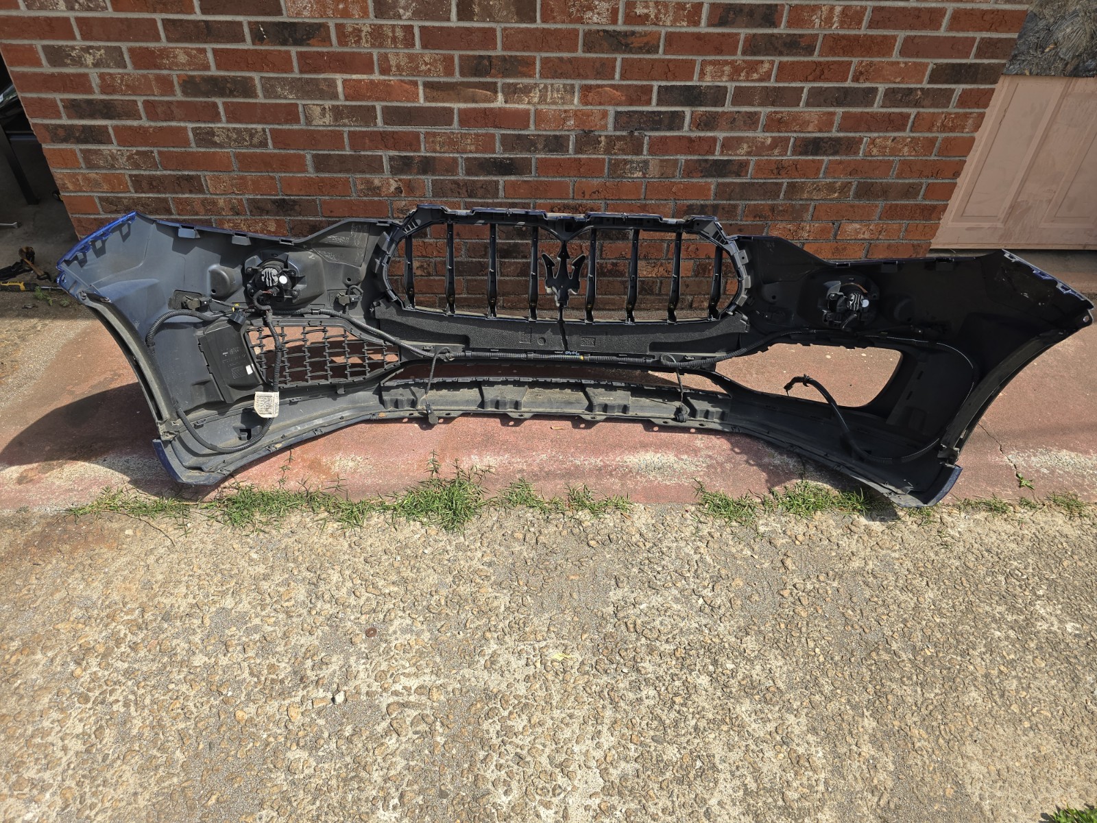 2017-2024 MASERATI LEVANTE FRONT BUMPER COVER OEM 